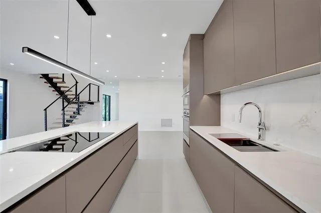 $1,850,000 | 1527 Northeast 15th Avenue, Fort Lauderdale, FL 33304