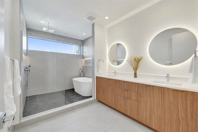 $1,850,000 | 1527 Northeast 15th Avenue, Fort Lauderdale, FL 33304