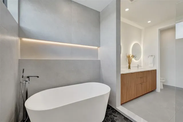 $1,850,000 | 1527 Northeast 15th Avenue, Fort Lauderdale, FL 33304