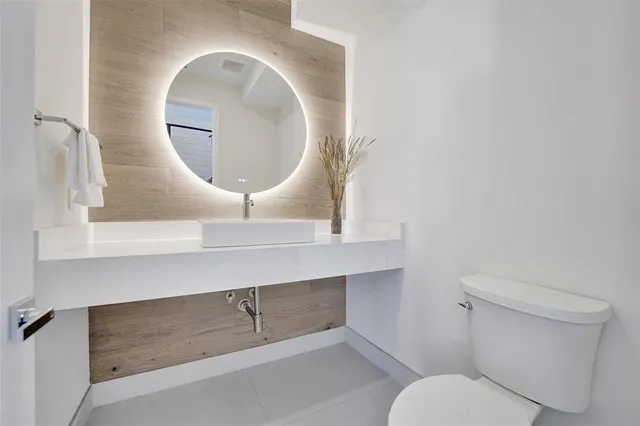 $1,850,000 | 1527 Northeast 15th Avenue, Fort Lauderdale, FL 33304