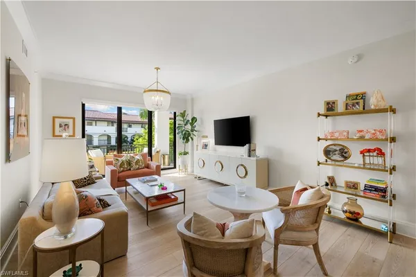 $1,295,000 | 1035 3rd Avenue South, Unit 203, Naples, FL 34102