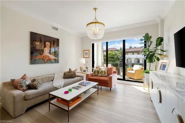 $1,295,000 | 1035 3rd Avenue South, Unit 203, Naples, FL 34102