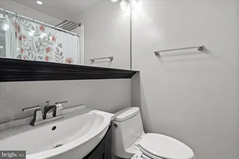 $4,000 | 4416 34th Street South, Unit A2, Arlington, VA 22206