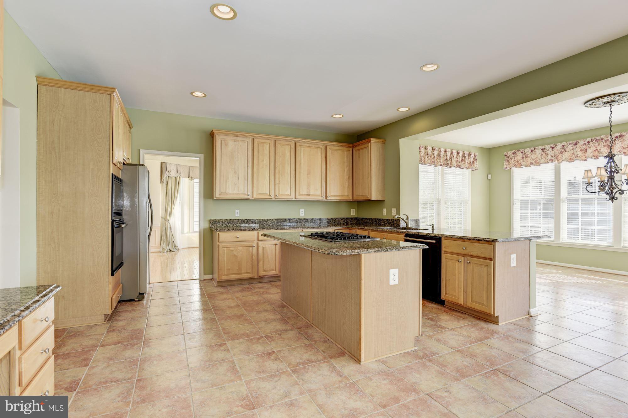 12335 Wake Forest Road Clarksville, MD 21029 - Photo 15 of 60 Spacious Kitchen picture #3