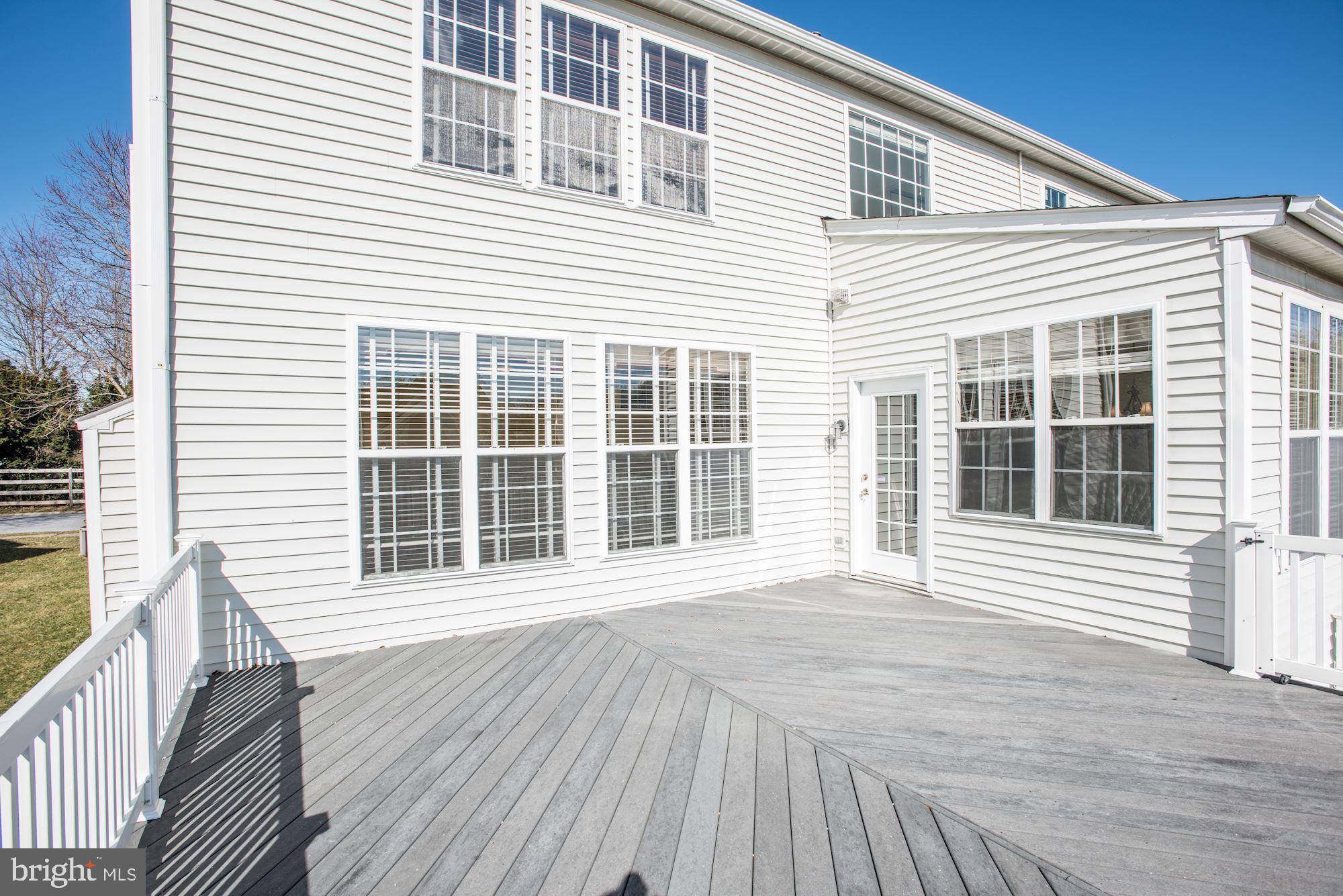12335 Wake Forest Road Clarksville, MD 21029 - Photo 24 of 60 Large Composite Deck - picture 2
