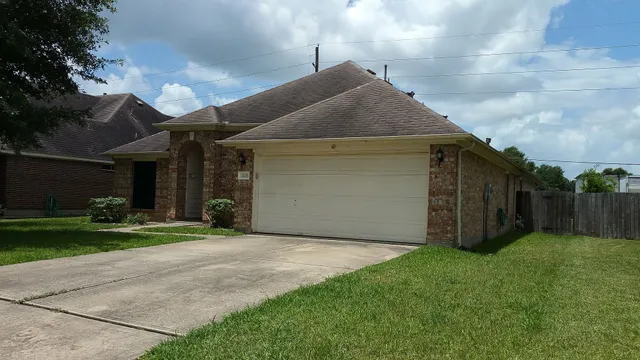 a view of a back yard of the house