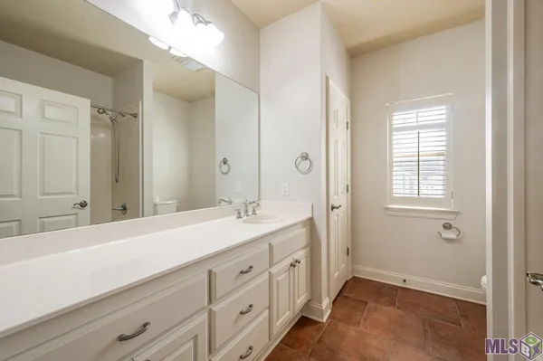 $215,000 | 11182 River Highlands Drive, Unit 10A, St. Amant, LA 70774