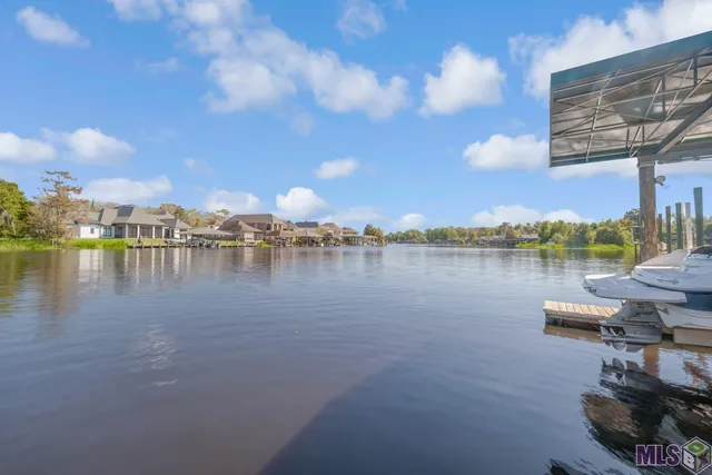 $215,000 | 11182 River Highlands Drive, Unit 10A, St. Amant, LA 70774