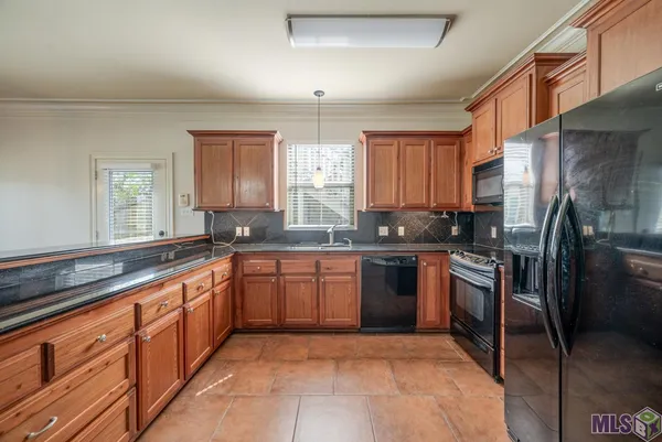 $215,000 | 11182 River Highlands Drive, Unit 10A, St. Amant, LA 70774