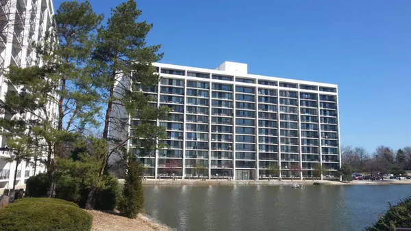 $240,000 | 2015 South Finley Road, Unit 209, Lombard, IL 60148