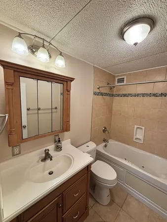 $240,000 | 2015 South Finley Road, Unit 209, Lombard, IL 60148