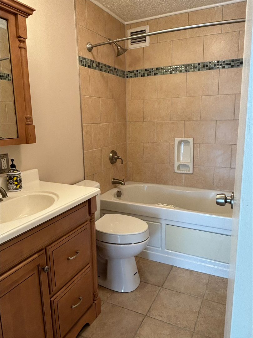 2015 South Finley Road, Unit 209 Lombard, IL 60148 - Photo 15 of 24