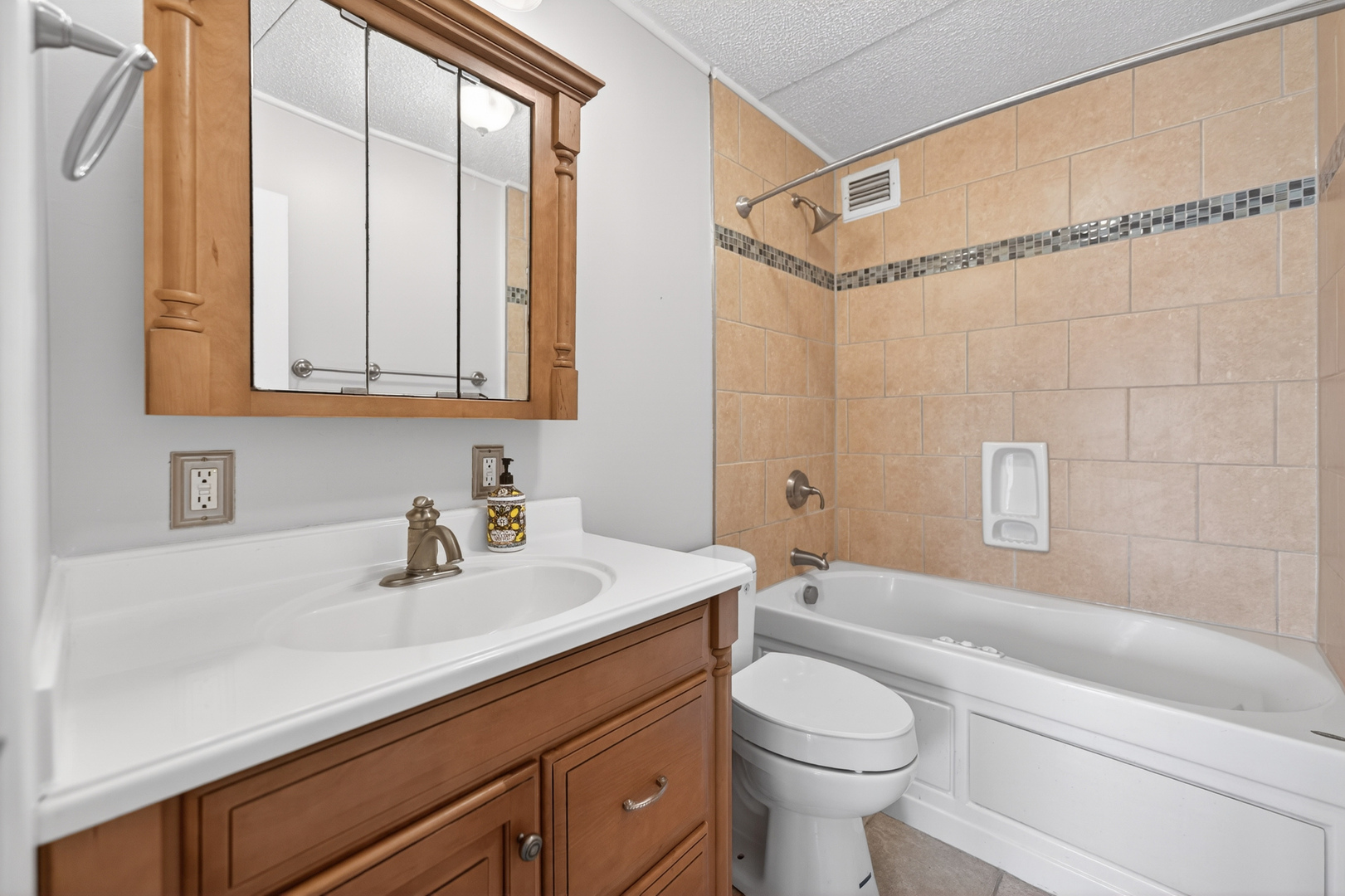 2015 South Finley Road, Unit 209 Lombard, IL 60148 - Photo 18 of 33