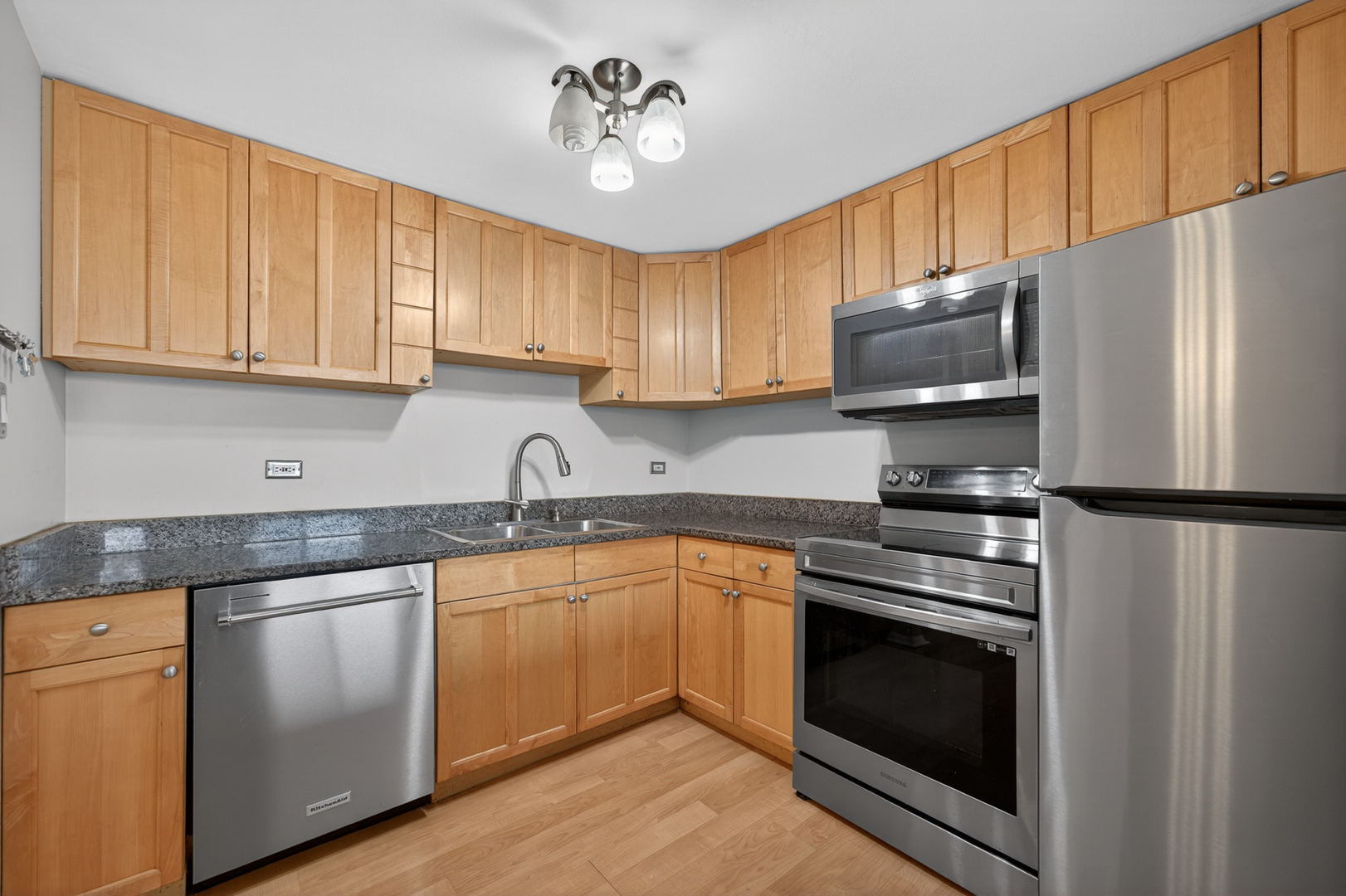 2015 South Finley Road, Unit 209 Lombard, IL 60148 - Photo 2 of 33