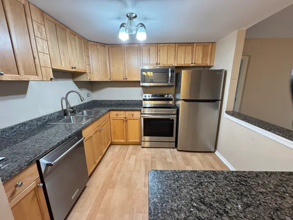 $240,000 | 2015 South Finley Road, Unit 209, Lombard, IL 60148