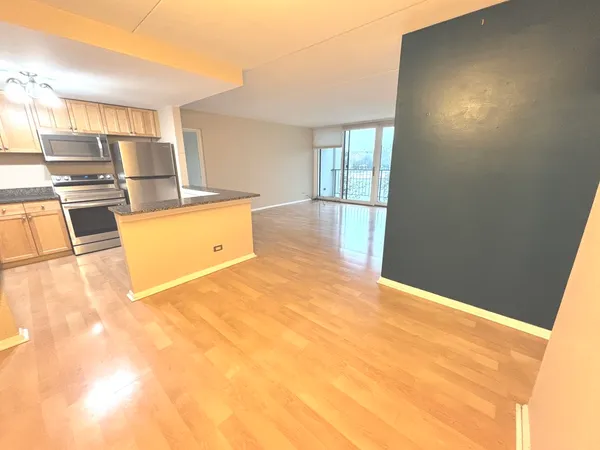$240,000 | 2015 South Finley Road, Unit 209, Lombard, IL 60148