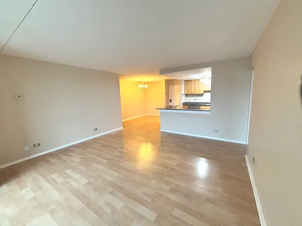 $240,000 | 2015 South Finley Road, Unit 209, Lombard, IL 60148