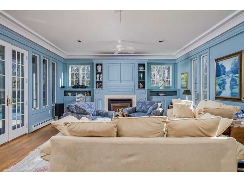 19 Hunters Harbor Road Charlestown, RI 02813 - Photo 14 of 25 Living Room.