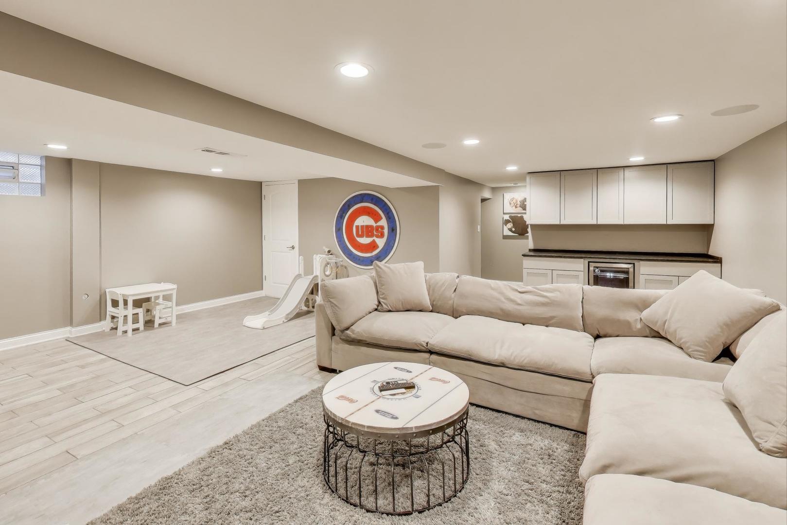 591 South Park Road Lombard, IL 60148 - Photo 16 of 30 a living room with furniture and a rug