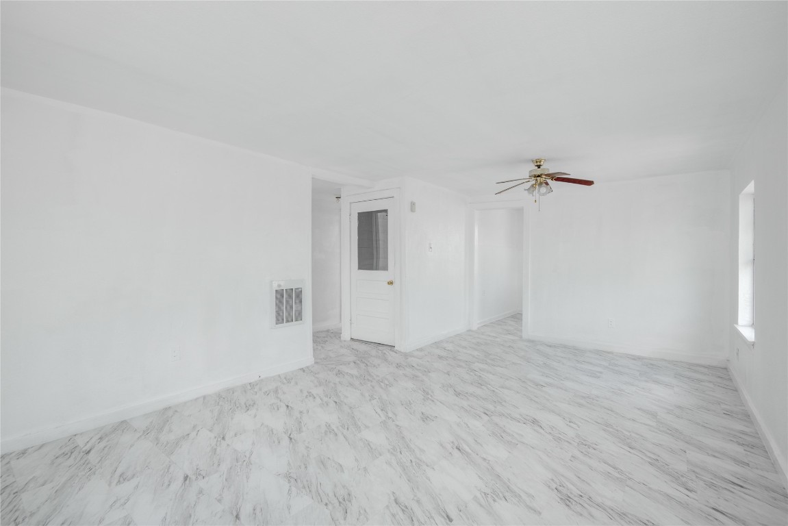 1131 West 2nd Street Freeport, TX 77541 - Photo 13 of 30 GARAGE APT LIVING ROOM