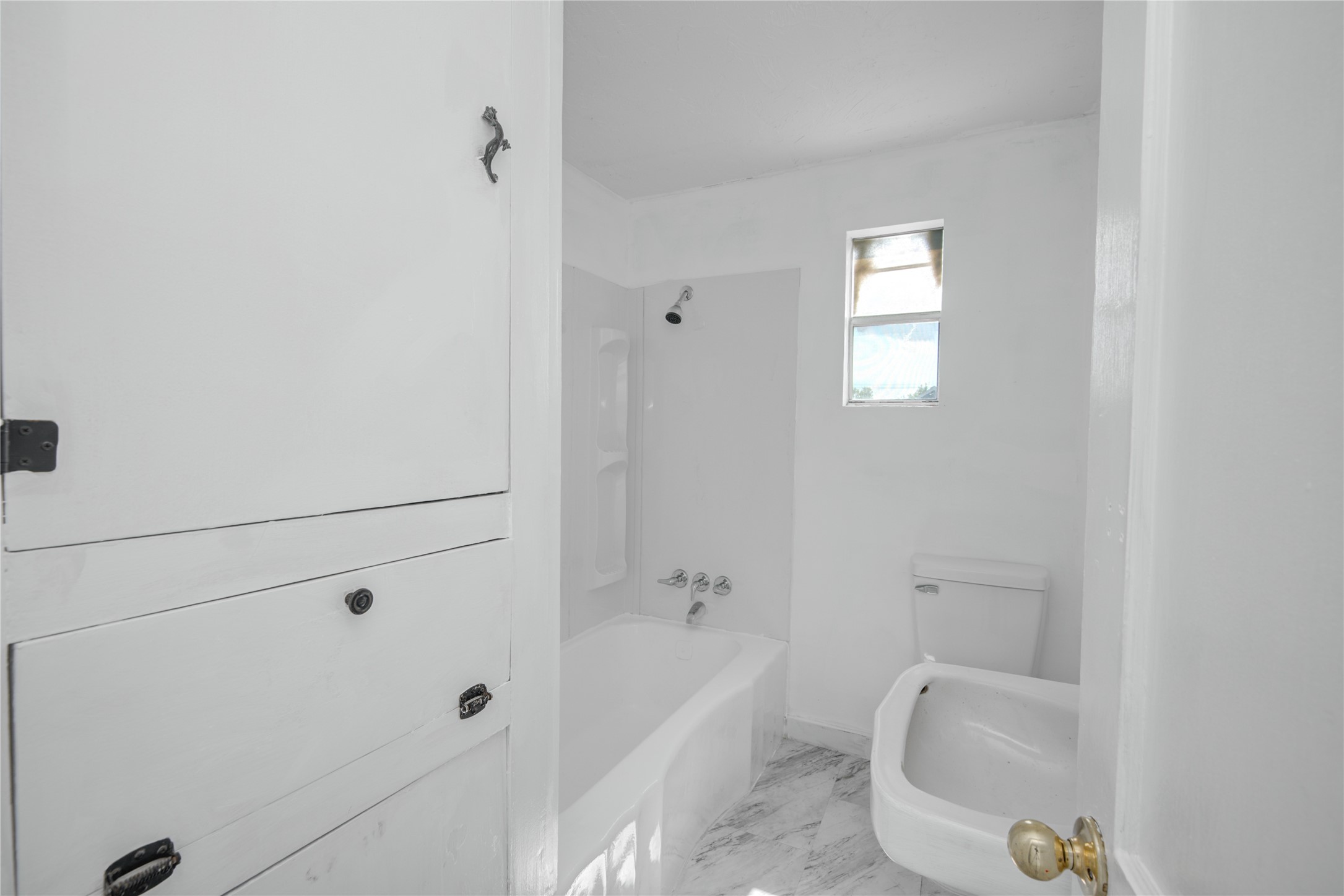 1131 West 2nd Street Freeport, TX 77541 - Photo 15 of 30 a bathroom with a granite countertop toilet a sink and bathtub