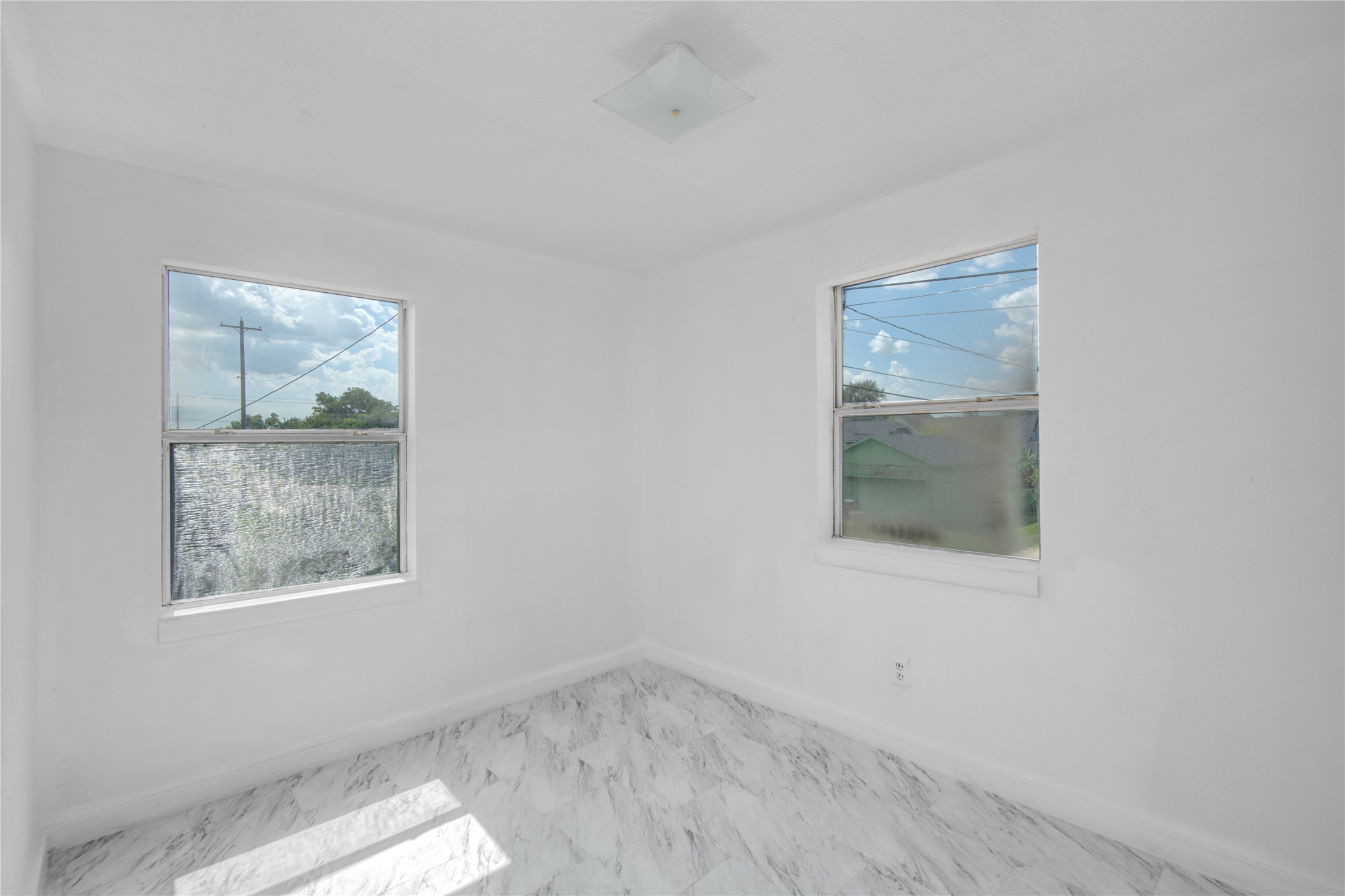 1131 West 2nd Street Freeport, TX 77541 - Photo 28 of 30 an empty room with a window