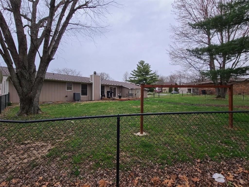 819 Countryside Lane Columbus, IN 47201 - Photo 3 of 20 Gallery Image 3