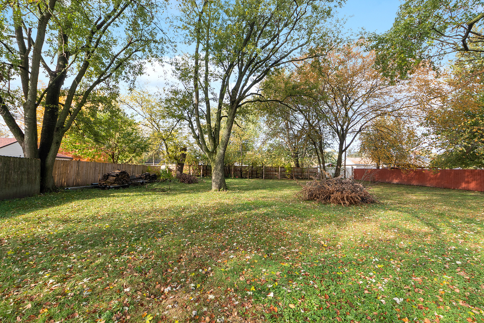 829 South Cedar Road New Lenox, IL 60451 - Photo 21 of 23 a view of a yard with a house