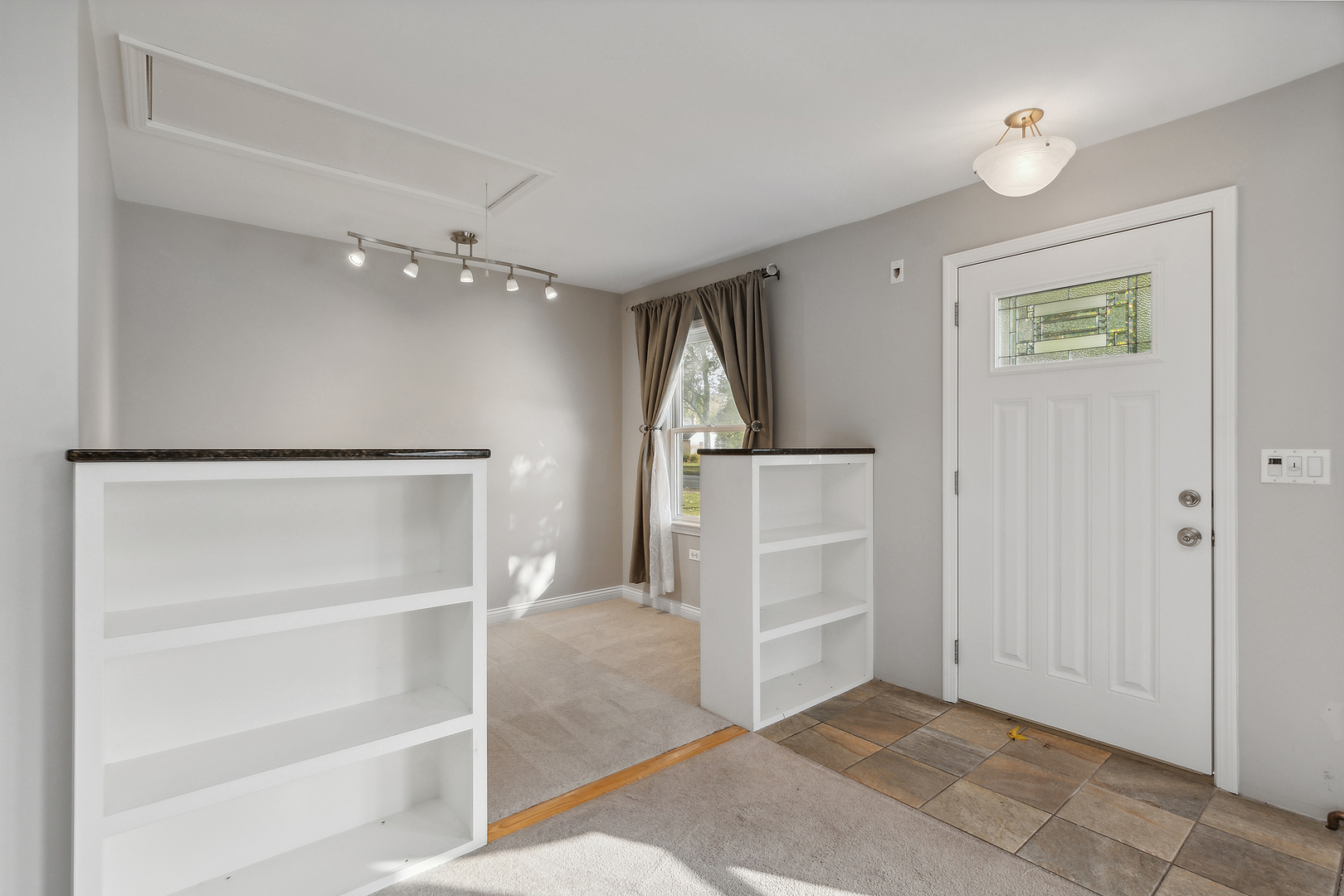 829 South Cedar Road New Lenox, IL 60451 - Photo 5 of 23 a view of an empty room