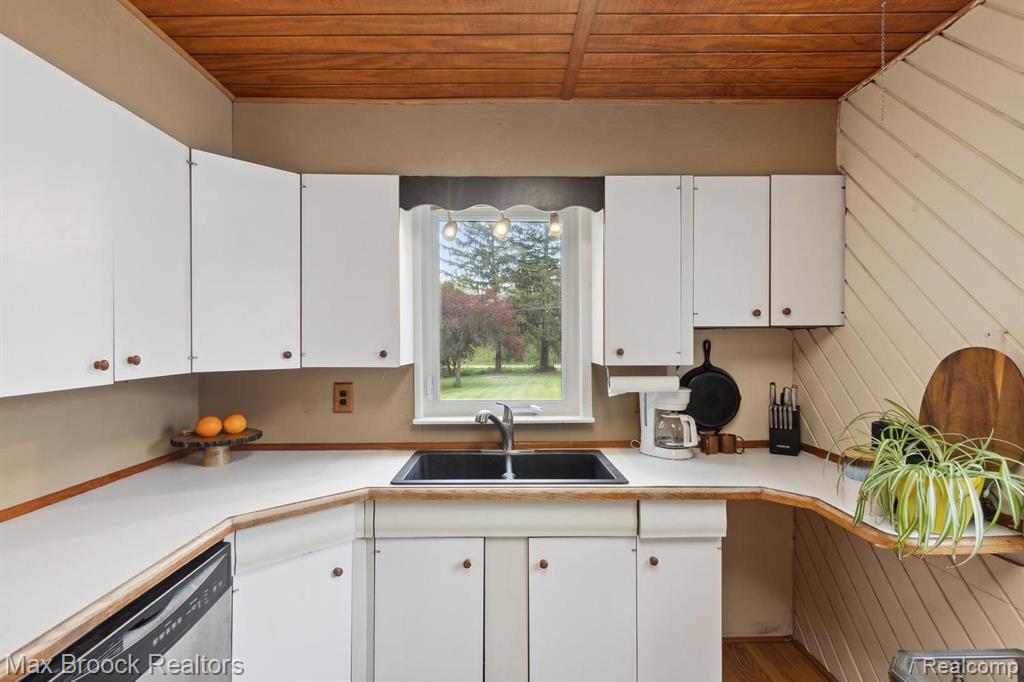 1298 Peppermill Road Lapeer, MI 48446 - Photo 11 of 40