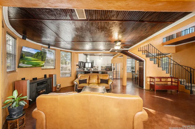 $575,000 | 10655 Rebecca Creek Road, Spring Branch, TX 78070