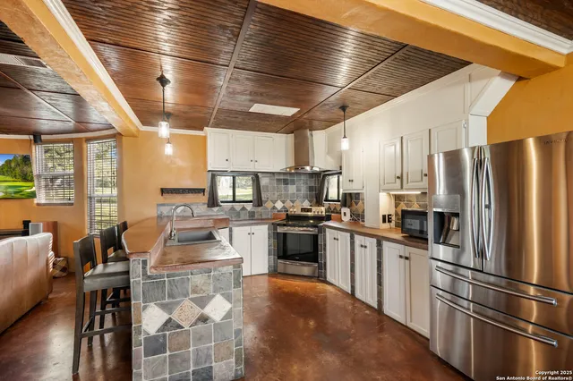 $575,000 | 10655 Rebecca Creek Road, Spring Branch, TX 78070