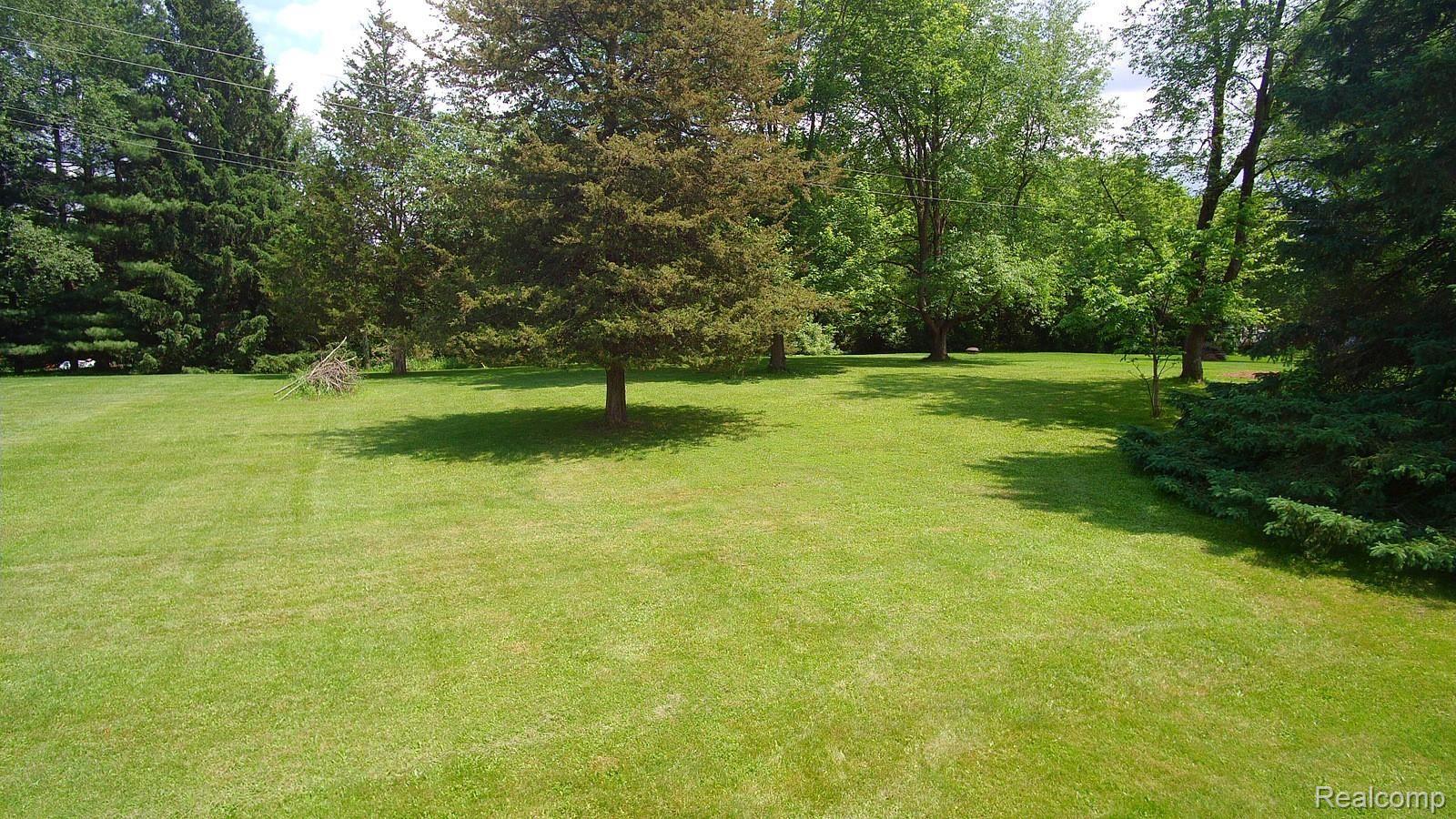 8571 Farley Road Pinckney, MI 48169 - Photo 2 of 32 2 ACREAGE.jpg