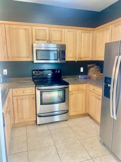 34 Heron's Watch Way, Unit 6104 Santa Rosa Beach, FL 32459 - Photo 4 of 8 a kitchen with a stove and a refrigerator
