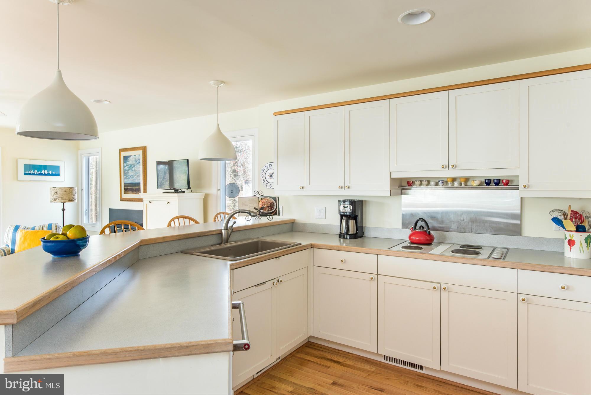 3696 Thomas Point Road Annapolis, MD 21403 - Photo 15 of 30 Kitchen