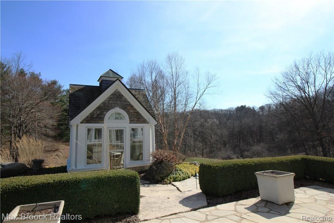 4635 Gallagher Road Rochester, MI 48306 - Photo 29 of 40 Beautiful views