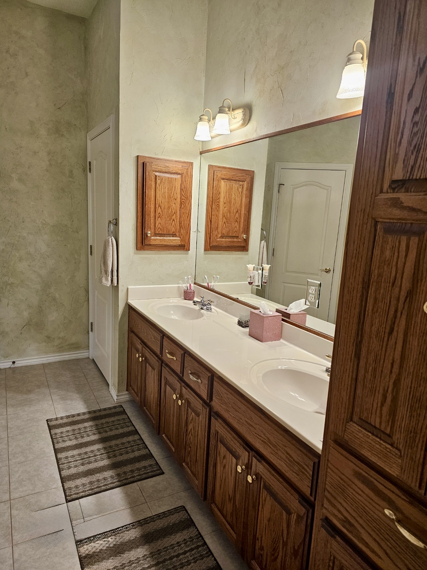 101 Texas Traditions Georgetown, TX 78628 - Photo 17 of 17 a bathroom with sink and mirror