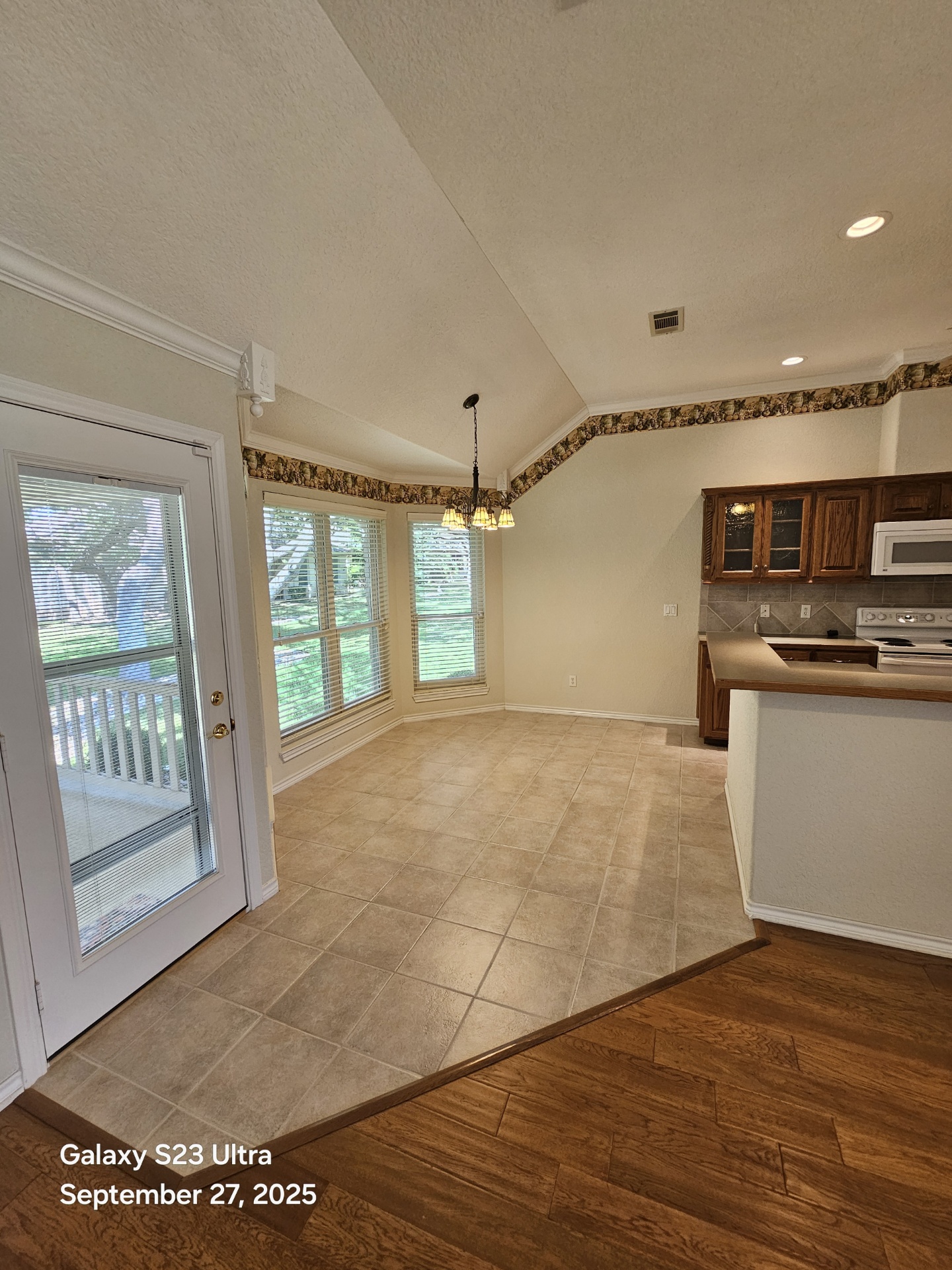 101 Texas Traditions Georgetown, TX 78628 - Photo 9 of 17 a view of an empty room with a window