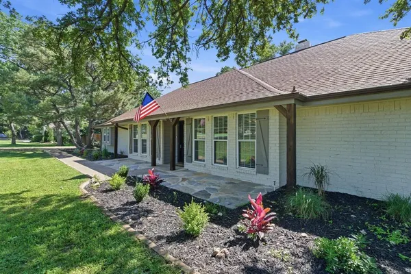 $985,000 | 835 Cross Timbers Drive, Double Oak, TX 75077