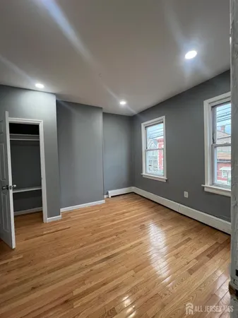 $2,800 | 387 Market Street, Perth Amboy, NJ 08861