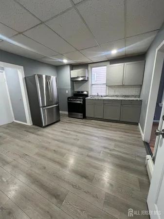 $2,800 | 387 Market Street, Perth Amboy, NJ 08861