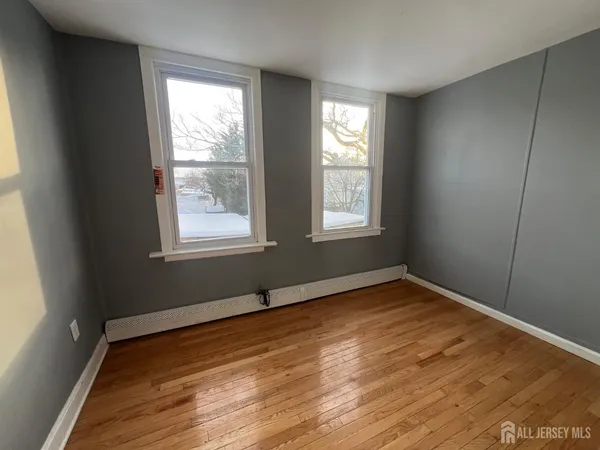 $2,800 | 387 Market Street, Perth Amboy, NJ 08861