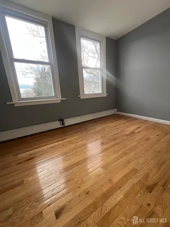 $2,800 | 387 Market Street, Perth Amboy, NJ 08861