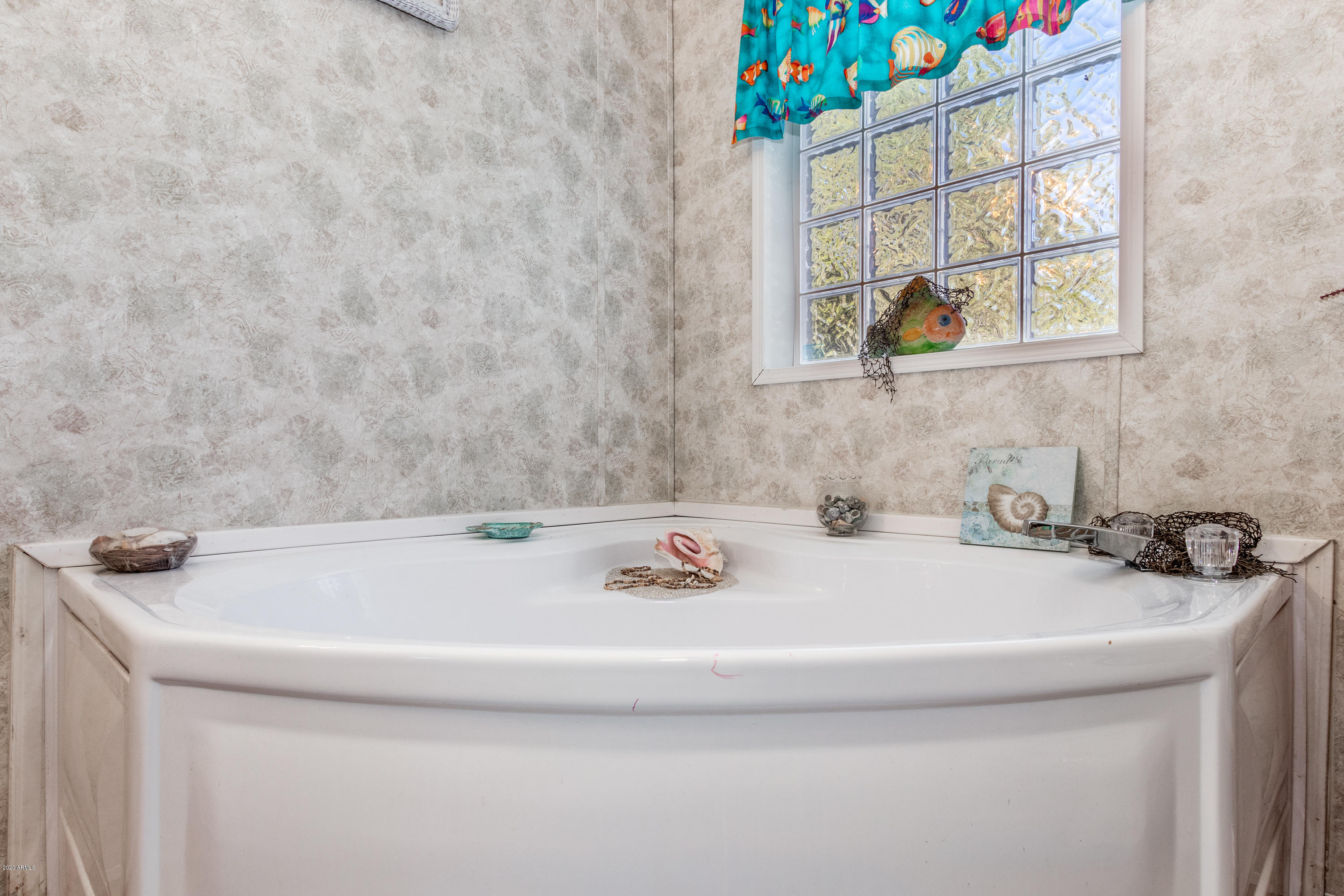 2940 Buckskin Road Overgaard, AZ 85933 - Photo 19 of 22 Master Bath