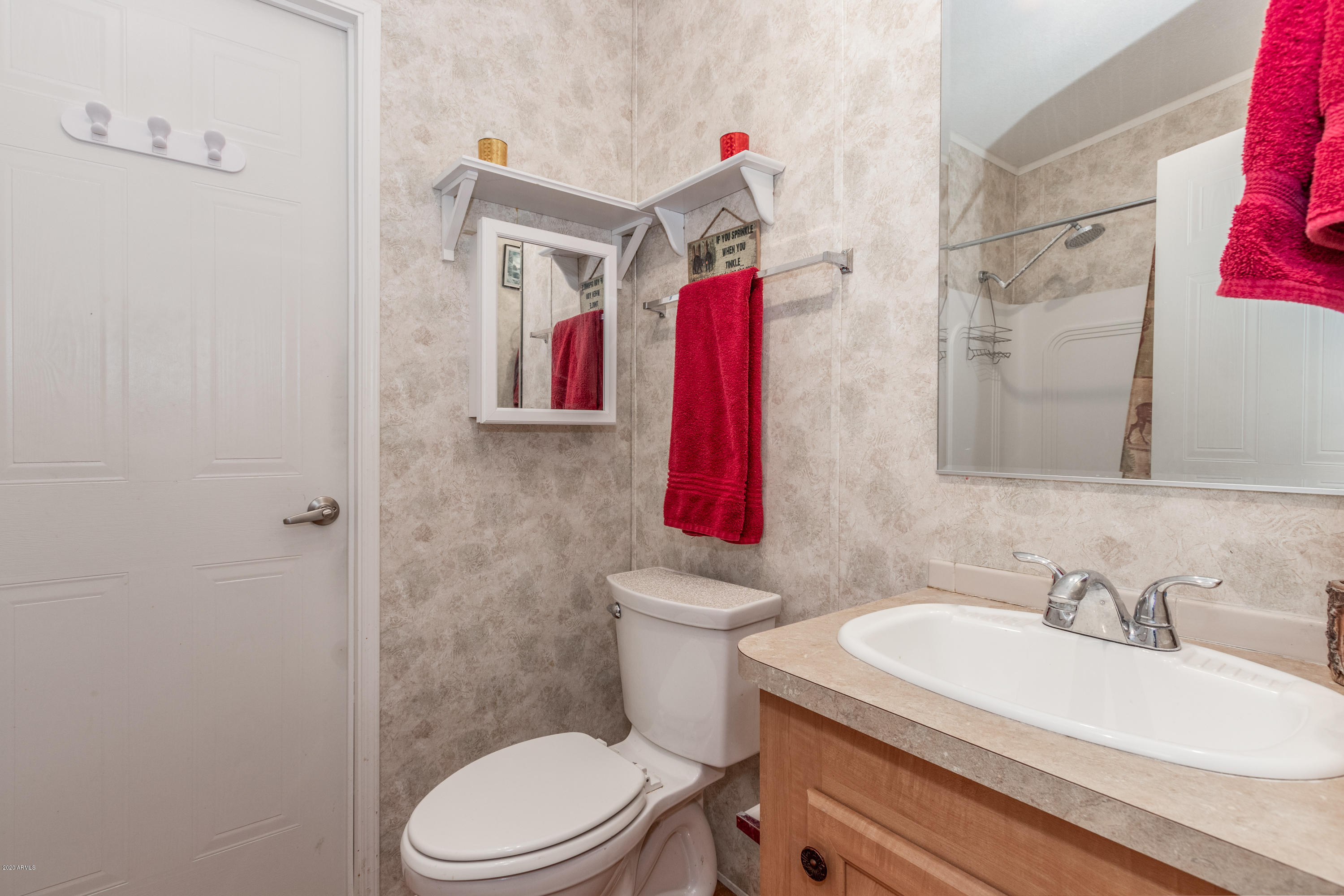 2940 Buckskin Road Overgaard, AZ 85933 - Photo 21 of 22 Guest Bath