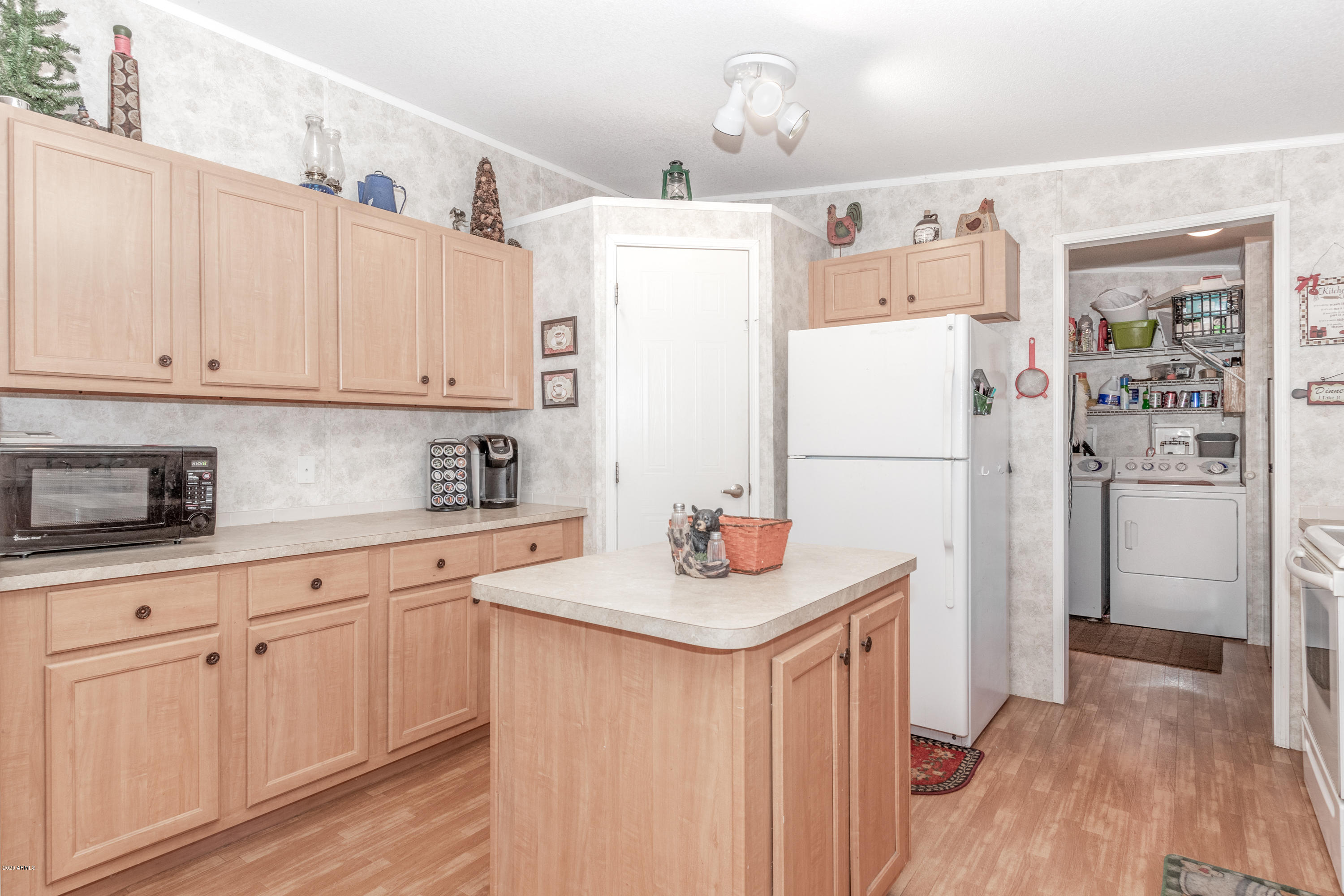 2940 Buckskin Road Overgaard, AZ 85933 - Photo 3 of 22 Kitchen