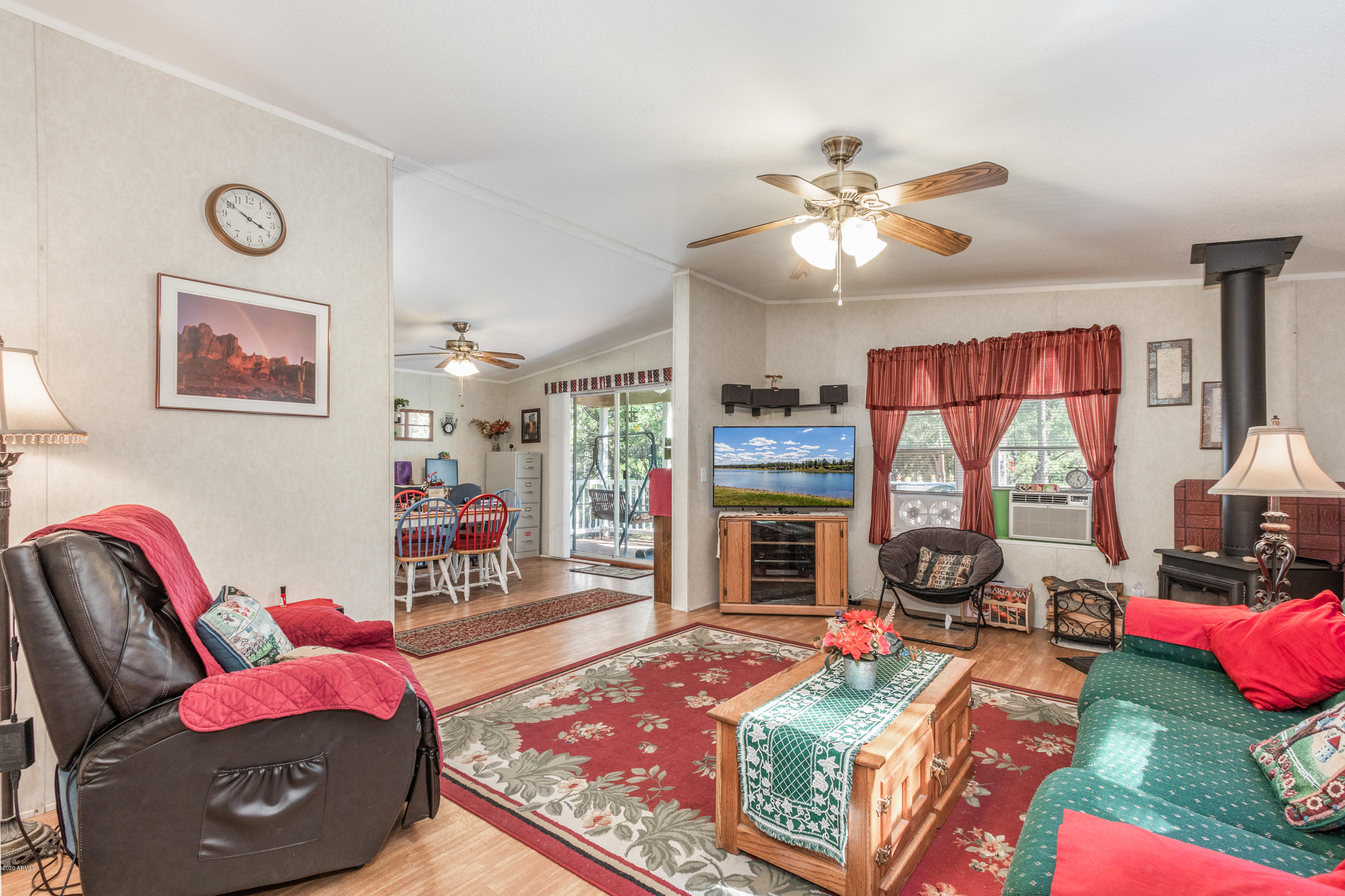 2940 Buckskin Road Overgaard, AZ 85933 - Photo 4 of 22 Living Room
