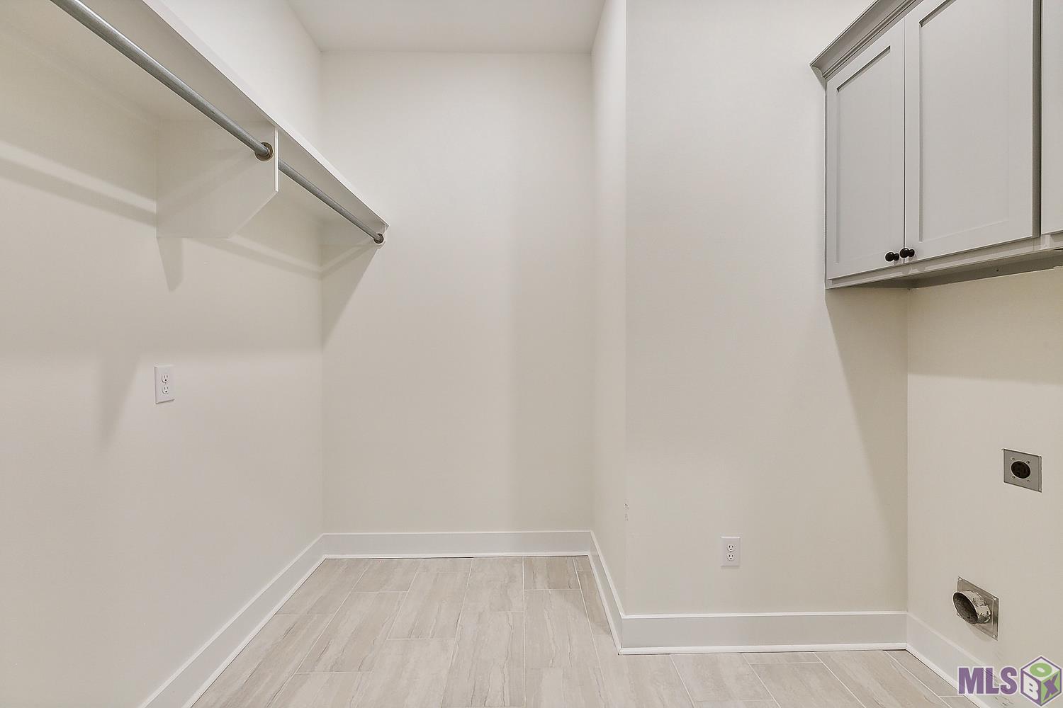 19032 Merchants Trail Avenue Baton Rouge, LA 70817 - Photo 25 of 27 The Laundry Room is HUGE!