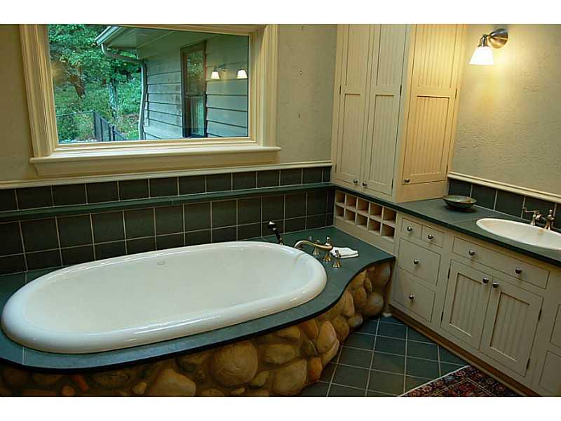 1090 Fox Chapel Road Fox Chapel, PA 15238 - Photo 18 of 25 Master Bath/Spa.