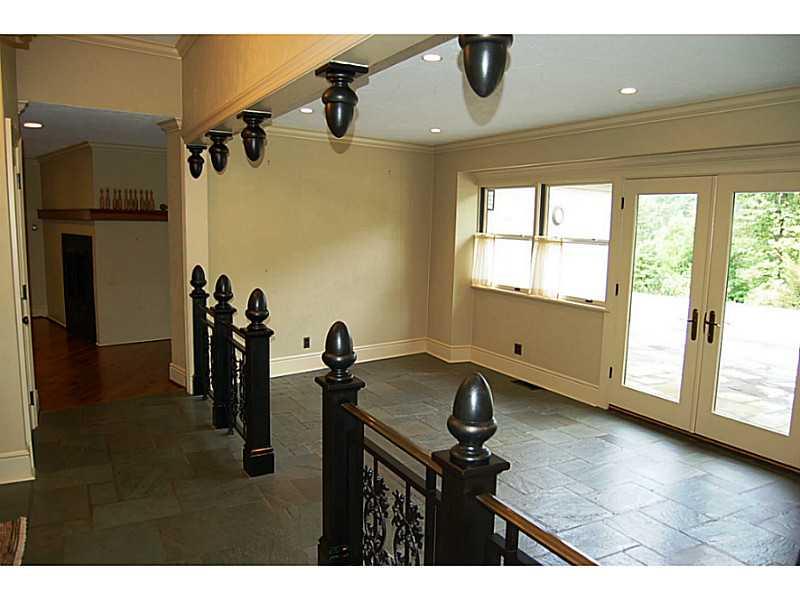 1090 Fox Chapel Road Fox Chapel, PA 15238 - Photo 6 of 25 Entry/Foyer.